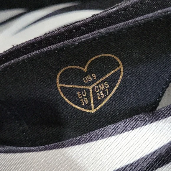 Hot Chocolate Design Black Birds Sandal - Picture 12 of 16